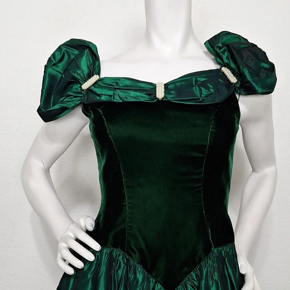 Vintage Union Made Velvet Taffeta Emerald Green Unique Midi Dress Size 4P - Picture 2 of 14